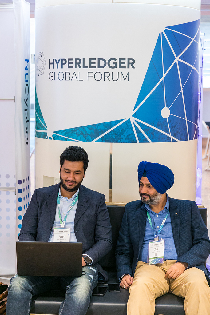 build hyperledger fabric network